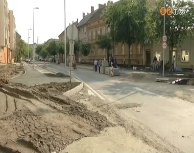 Hamarosan már aszfaltoznak az evangélikus templom előtti új körforgalomban Hamarosan már aszfaltoznak az evangélikus templom előtti új körforgalomban