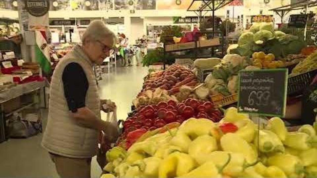 Bőséges a választék idényzöldségekből, gyümölcsökből a Szombathelyi Vásárcsarnokban Bőséges a választék idényzöldségekből, gyümölcsökből a Szombathelyi Vásárcsarnokban