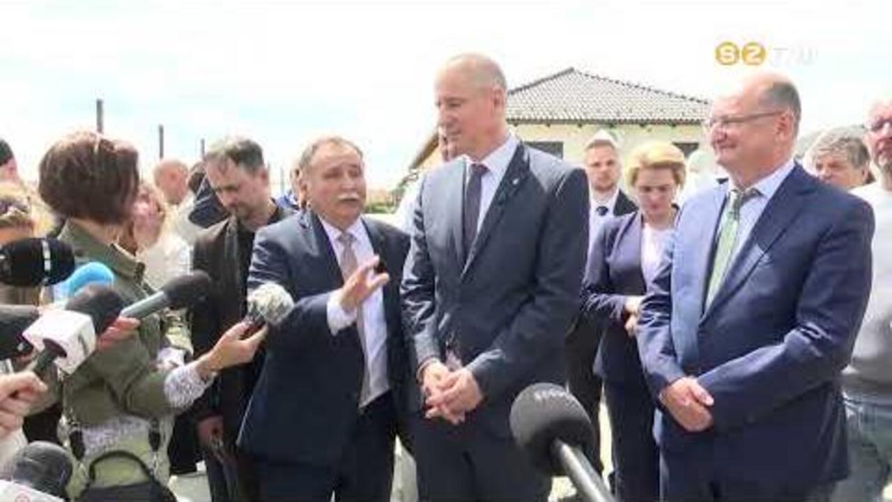 Óriási sajtóérdeklődés mellett érkezett meg az oladi platóra Gajdos László Óriási sajtóérdeklődés mellett érkezett meg az oladi platóra Gajdos László