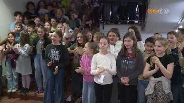 Dzsungellé változott a Bolyai-iskola aulája,kiállítást rendeztek be itt Jane Goodall emlékére Dzsungellé változott a Bolyai-iskola aulája,kiállítást rendeztek be itt Jane Goodall emlékére